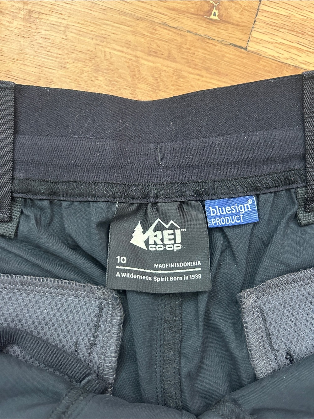 REI Black Women's Hiking Shorts - Picture 2 of 4